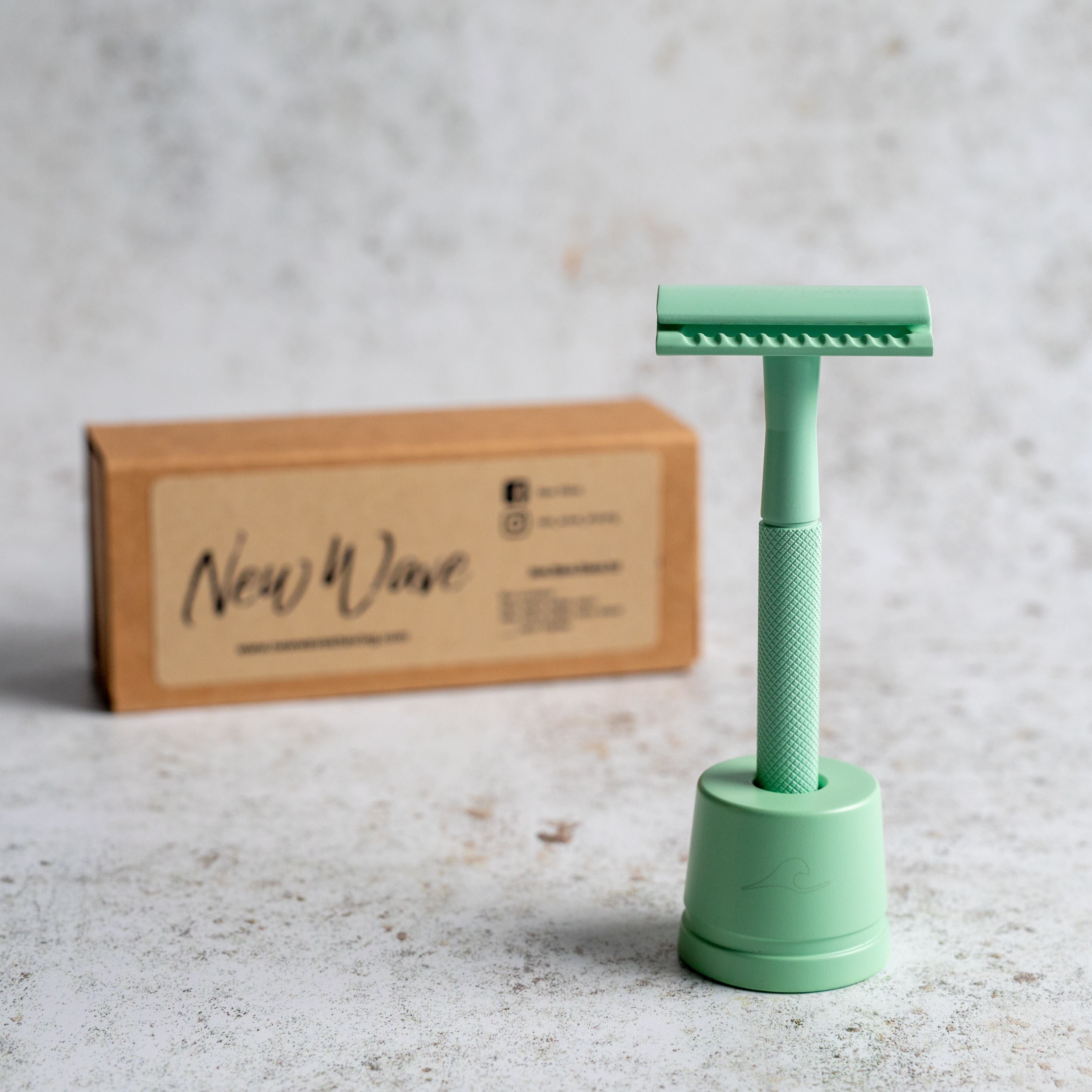 Green Safety Razor and 25 Blades - New Wave Shaving